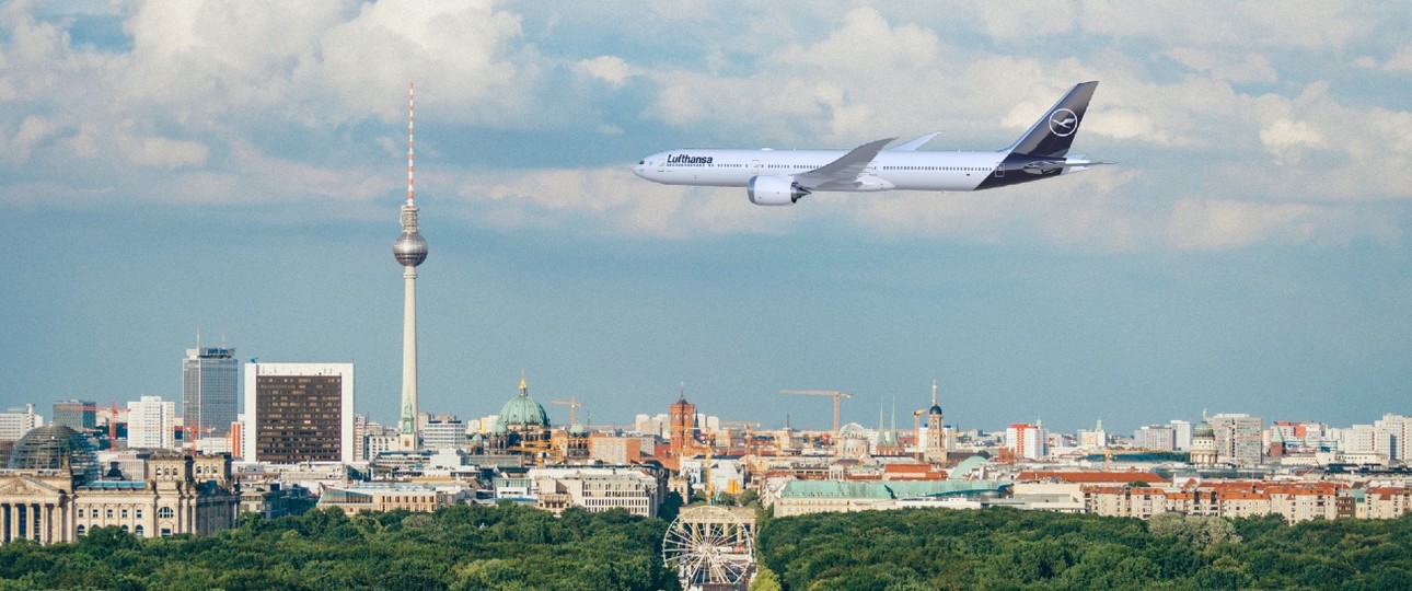 Boeing 777X über Berlin: Lufthansa rechnet mit Auslieferung noch 2021.