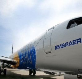 E190, hier im Bild neu von Embraer: WDL sucht gebrachte Exemplare des Fliegers.