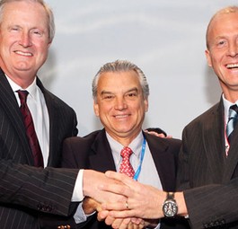 Jim Albaugh von Boeing,  Paulo Cesar de Souza e Silva von Embraer und Tom Enders von Airbus: Gemeinsam stark.