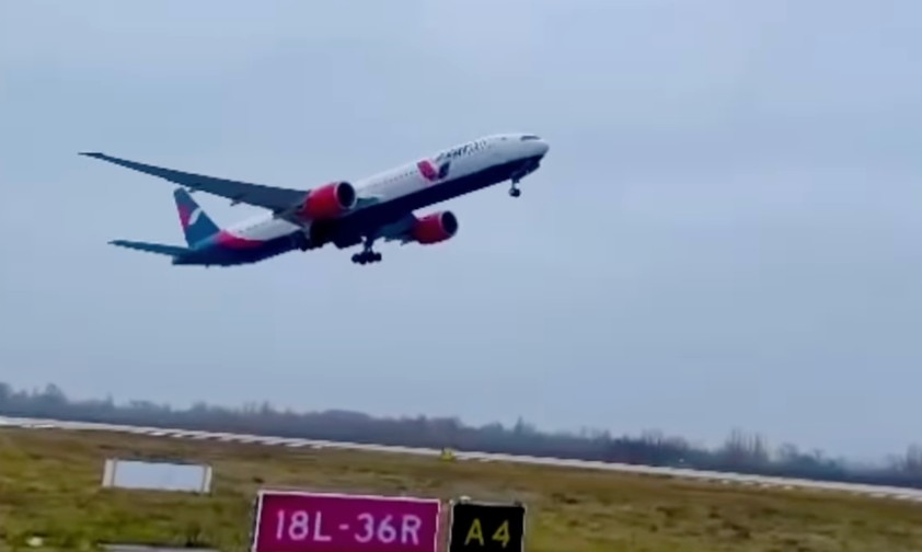 Der Start der UR-AZR in Kyiv-Boryspil: Es ging nach Tarbes.