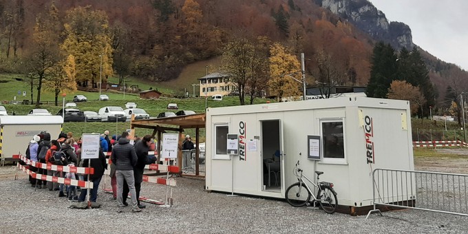 Das Check-in auf dem Parkplatz der Standseilbahn.