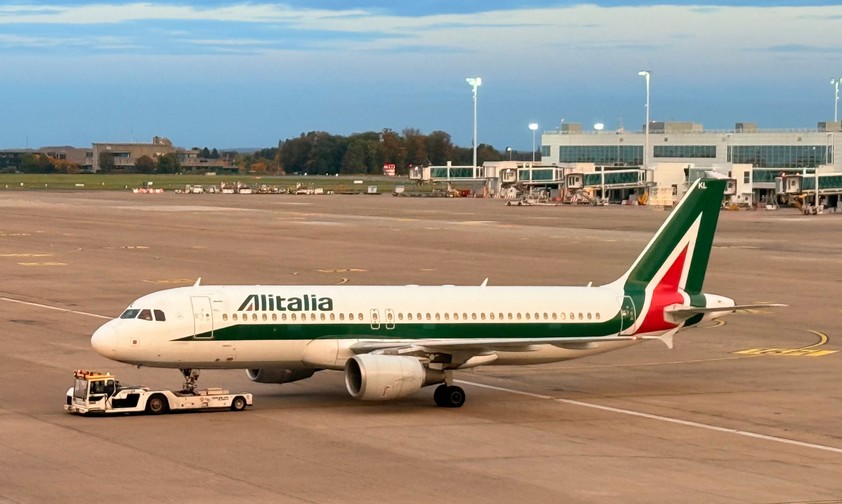Airbus A320 von ITA AIrways, der noch die alte Lackierung trägt: Wie schnell kehrt die Marke zurück?