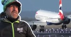 Millionen schauen während Sturm Flughafen-Livestreamer zu