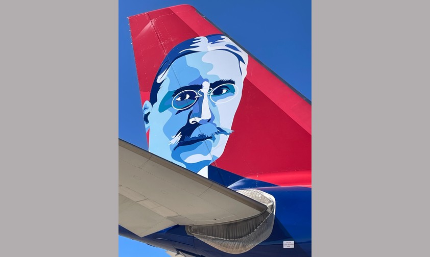 Mihajlo Idvorski Pupin ist prominent auf dem Leitwerk des zweiten Airbus A330 zu sehen.