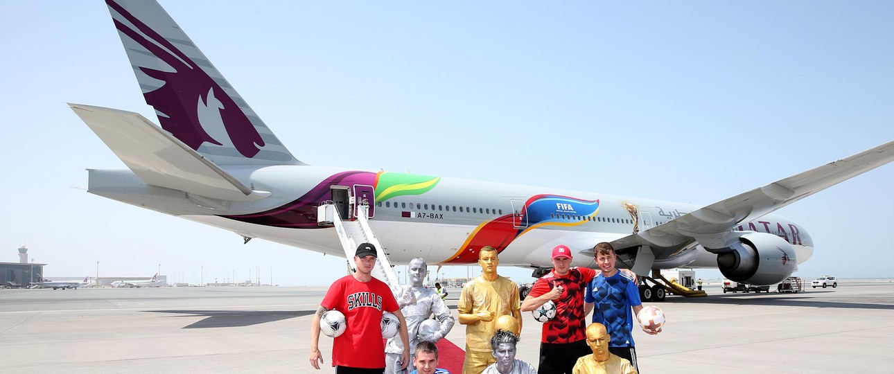 Qatar-Airways-Flieger in Fifa-Bemalung: Die Fluglinie erwartet viele WM-Reisende.