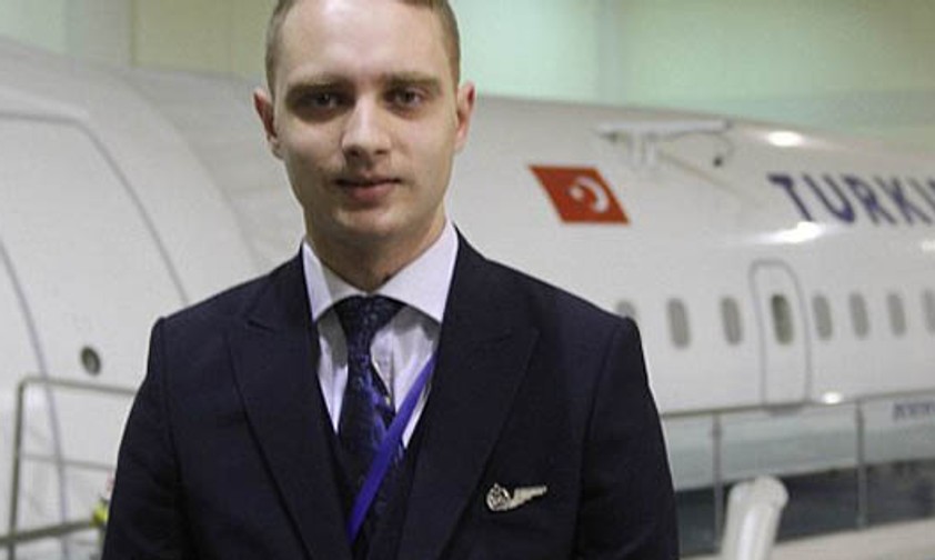 Erkan Geldi: heute ist das ehemalige Bord-Baby Flugbegleiter bei Turkish Airlines.