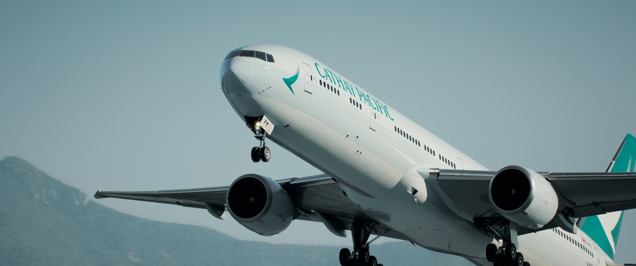 Eine Boeing 777-300 ER von Cathay Pacific: Die Airline bringt eine neue Business-Class und eine neue First Class auf den Markt.