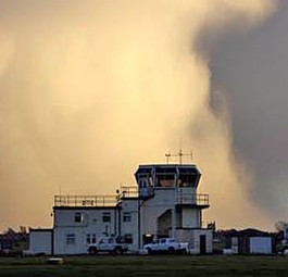 Kontrollturm des Blackpool International Airport: Am 15. Oktober schliesst der Flughafen.