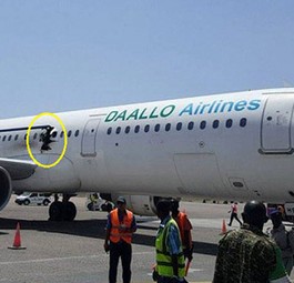 Explosion reißt Loch in Airbus A321