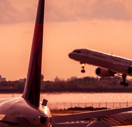 Flugzeuge: Extreme Hitze kann Flugpläne verändern.