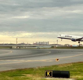 Flieger von Jetblue in Boston-Logan: Der Flughafen wird umgestaltet.