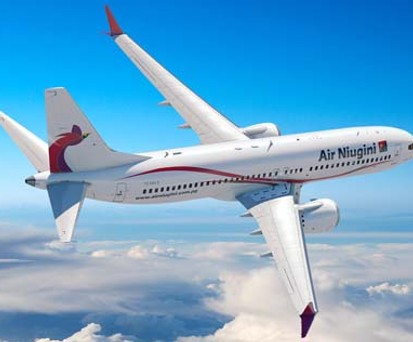 Boeing 737 Max in den Farben von Air Niugini. Die Airline erneuert ihre Flotte.