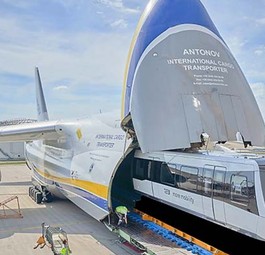 Beladung der Antonov An-124: Zwei Fahrzeuge der TSB Magnetschwebebahn Max Bögl wurden verladen.