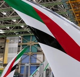 Klappbare Flügelspitze einer Boeing 777X von Emirates: Die Airline möchte in Deutschland ausbauen, kann aber nicht.