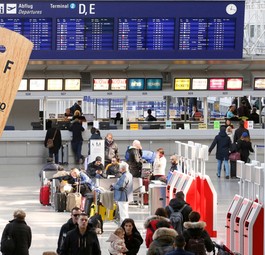 Terminal des Flughafens Frankfurt: Diesen Winter wird es weniger warm sein.