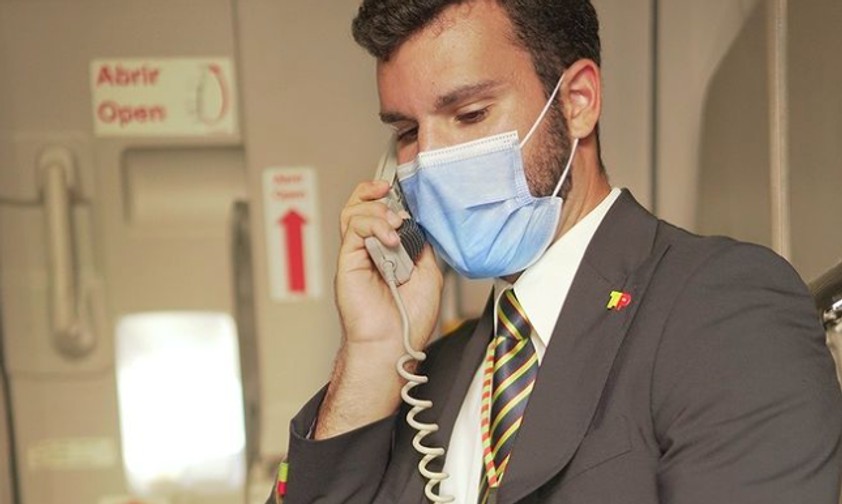 Flugbegleiter von Tap: Bleiben die Masken dauerhaft?