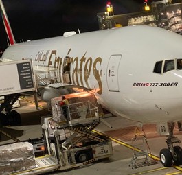 Boeing 777-300ER von Emirates Mitte November 2021 in Düsseldorf: Wir reisten mit dem Jet ...