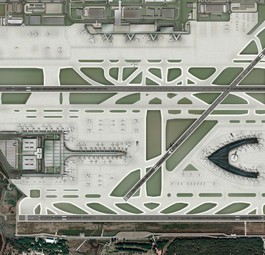 Plan für den Flughafen aus dem Jahr 2010: Die südliche Piste wird in das Naturschutzgebiet gebaut.