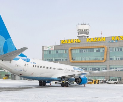 Boeing 737 von Pobeda am Flughafen Kazan: Ein Mexikaner sitzt seit Tagen am Airport fest.