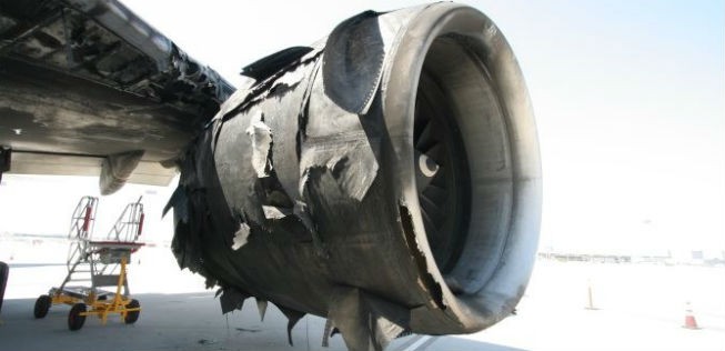 Das zerfetzte Triebwerk der Boeing 777.