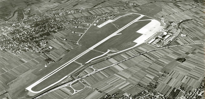 Der Flughafen Stuttgart wurde 1939 eröffnet, zog wegen des Zweiten Weltkrieges aber kaum zivilen Verkehr an. Im Jahr 1969 (Bild) ging es in Echterdingen immer noch ziemlich geruhsam zu und her.