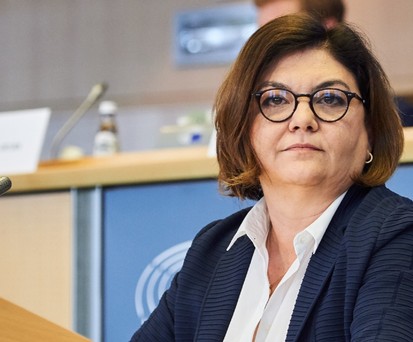 Adina Vălean: Zehn Prozent weniger Emissionen.