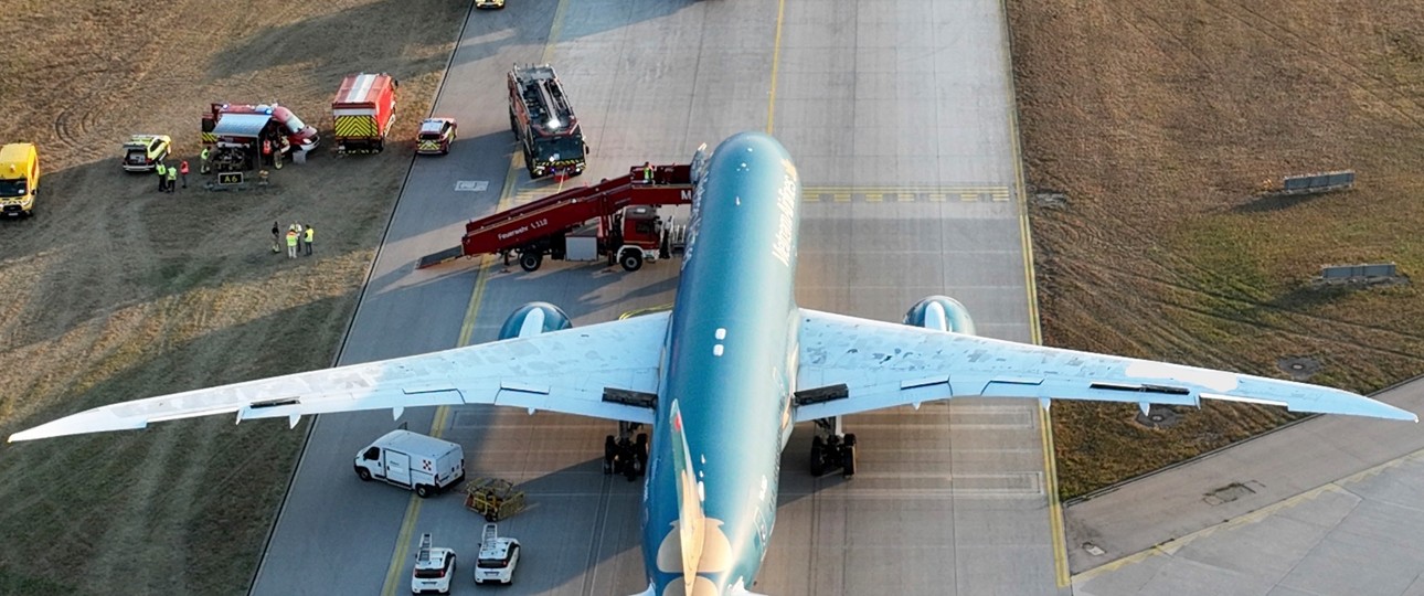 Die Boeing 787 von Vietnam Airlines nach der Landung in München: Was sorgte für die Bremsungen?