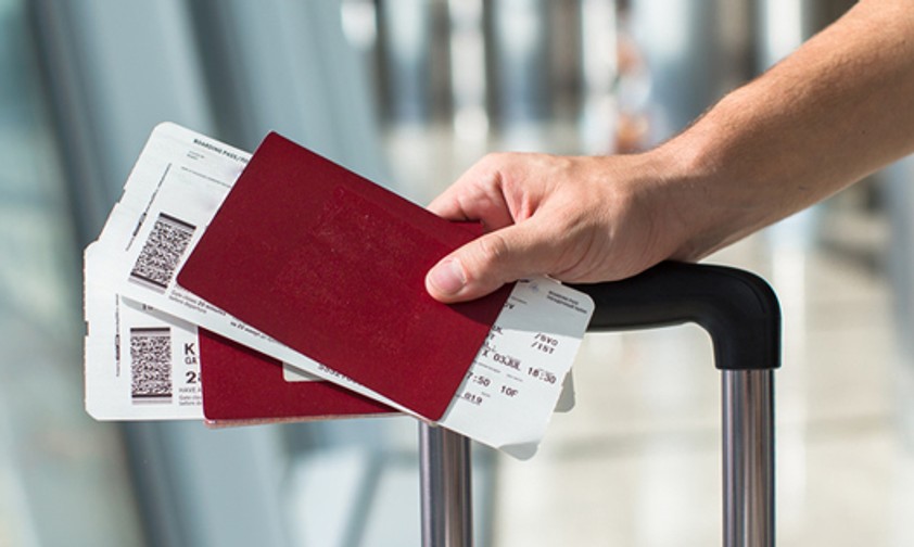 Reisepässe mit Bordkarten darin: Gibt es den Boarding Pass bald mit Werbeaufdruck?