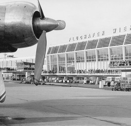 Der Flughafen Wien 1961: Ein Jahr später begannen die finalen Planungen für eine neue Piste.