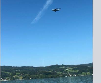 Die Boeing C-17 der Nato bei Nussdorf am Attersee: Illegales Manöver in Österreich.