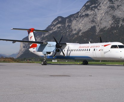 De Havilland Canada Dash 8 von AUA in Innsbruck: Eins die erste Basis.