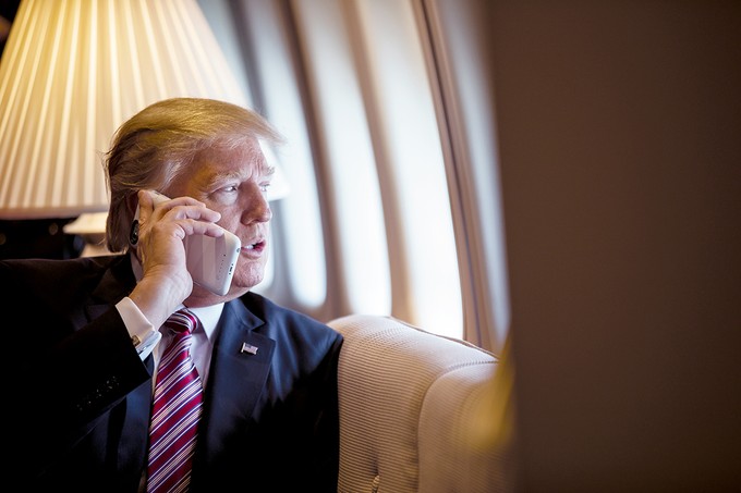 Zudem wünscht sich der Präsident ein größeres Bett in der Air Force One.