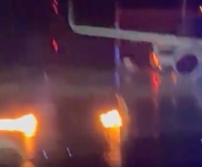 Flughafen Hamburg: Der Mann warf brennende Flaschen aus dem Auto.