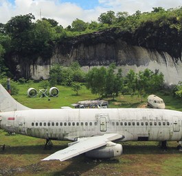 Die mysteriöse Boeing 737 auf Bali: Wer brachte sie hier her?