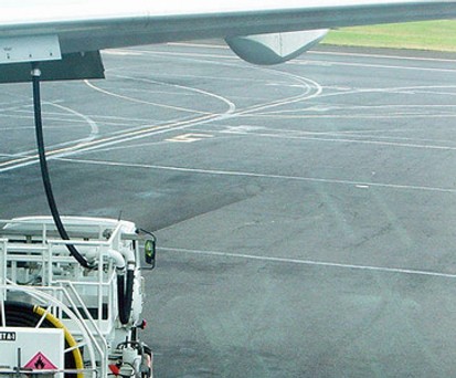 Betankung eines Fliegers: Die Airlines haben Angst, dass es in New York zu Knappheiten kommt.