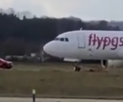 Airbus A320 Neo landet in Basel mit verdrehtem Fahrwerk