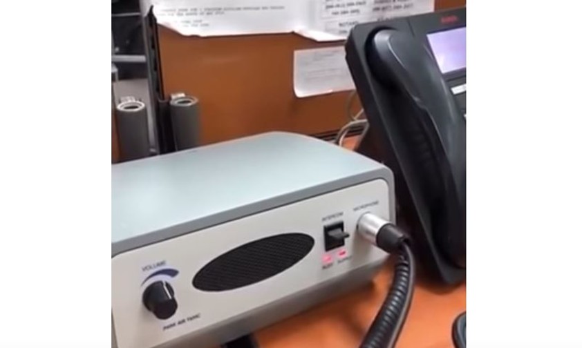 Mutter vergisst ihr Baby am Gate