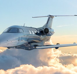 In der Embraer Phenom 100 Ev finden 4 bis 7 Passagiere Platz.
