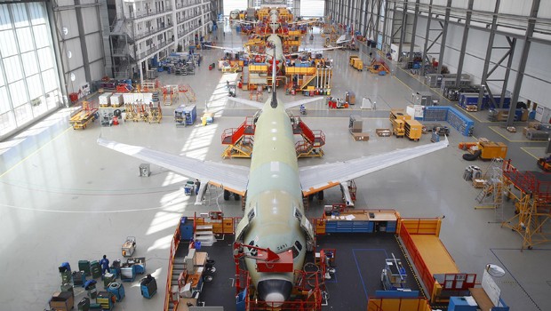 Mehr als 10'000 Menschen arbeiten für Airbus im Endmontagewerk Hamburg.