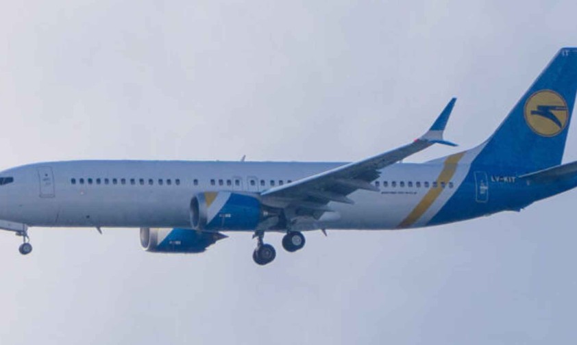 Die Boeing 737 Max 8 in der Lackierung von Ukraine International: Der Jet fliegt künftig in Südamerika.