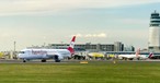 Boeing 787 in Austrian-Airlines-Lackierung in Wien: Die Lufthansa-Tochter bekommt neue Langstreckenjets.