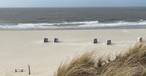 Strand auf Sylt: Zum Zeitpunkt des Erstflugs durften auf der Insel nur Gäste übernachten, die hier eine Zweitwohnung haben.