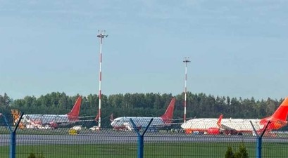 Drei Boeing 737-800 am Flughafen Minsk: Die Flugzeuge flogen zuvor für Sky Up Airlines. 