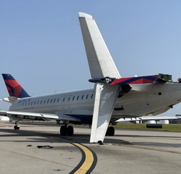CRJ 900 von Endeavour Air: Massiver Schaden.