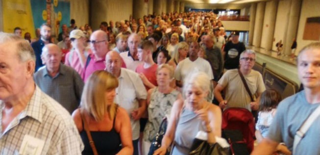 Auch auf Mallorca mussten die Passagiere warten.