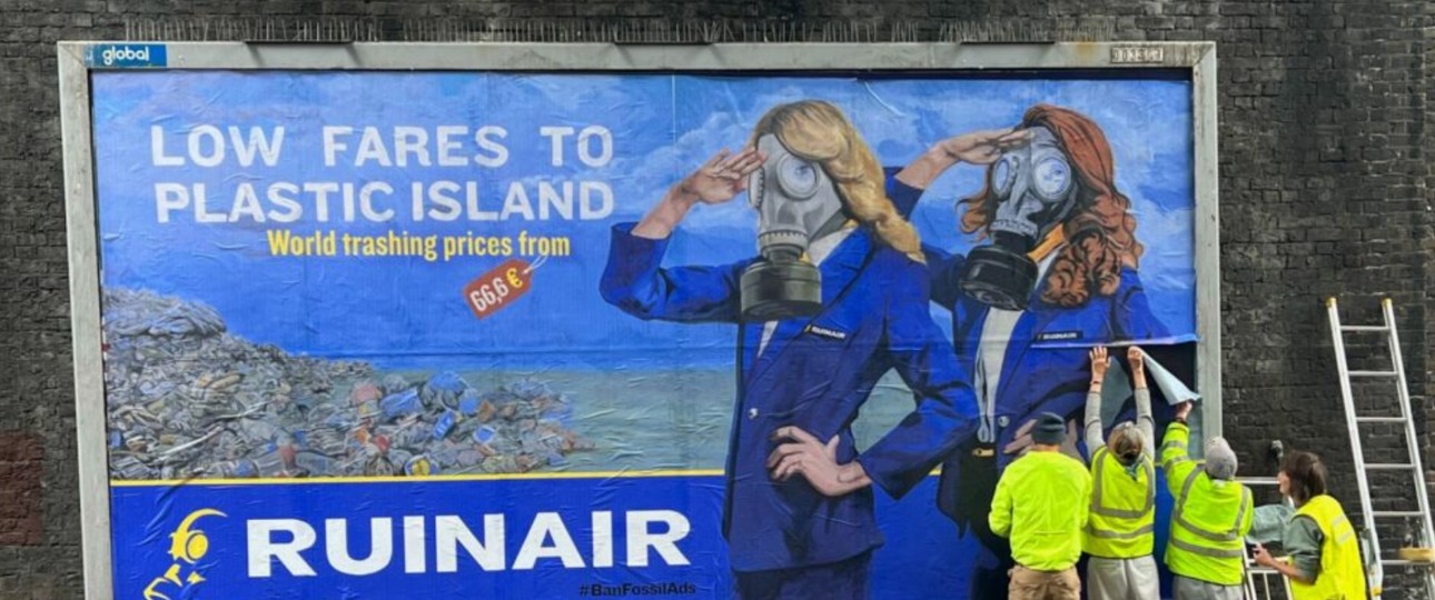 Ruinair statt Ryanair - Brandalism kritisiert auch den Plastikverbrauch.