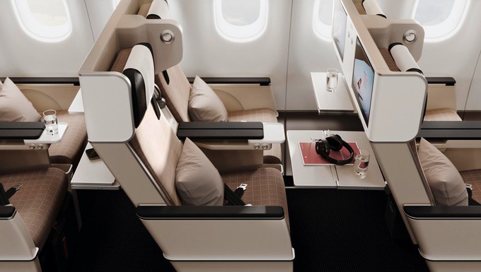 Die Premium Economy ist in beige-braun gehalten.