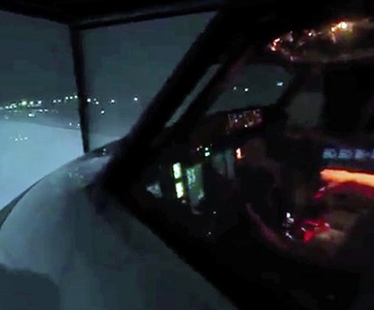 James Price in seinem Flugsimulator: In der Garage abheben.