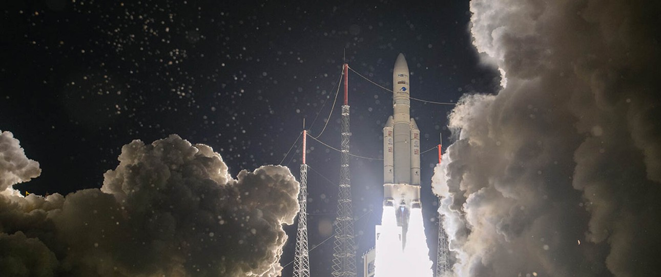 Start der Ariane 5 in Kourou: Start der europäischen Rakete für Boeing 777 von Air France sichtbar.