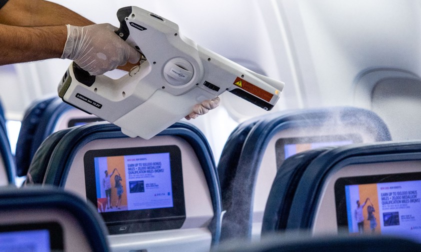Benebelung mit Desinfektionsmittel: So reinigt Delta ab Mai vor jedem Flug.